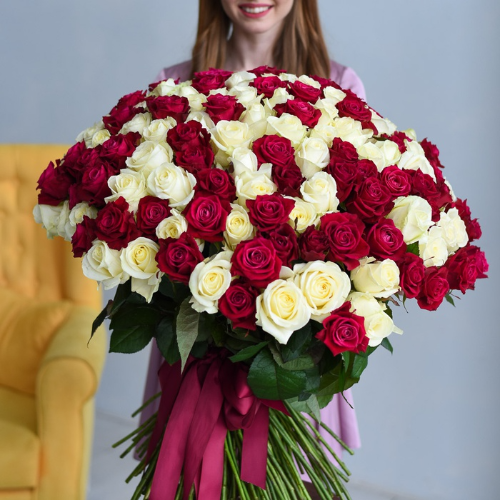 Букет из 201 красной и белой розы 70 см