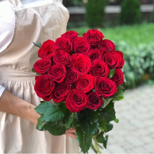 Букет из 19 красных высоких роз VIP